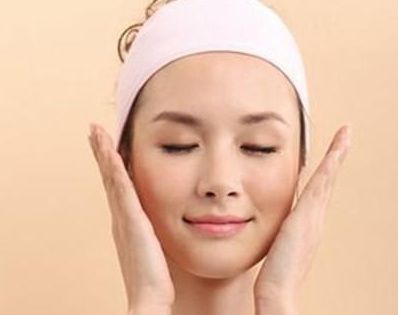 涂護(hù)膚品為什么要拍打臉部？有什么好處？